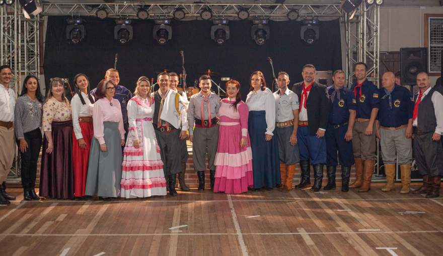 Evento reuniu a nova patronagem, professores de dança e coordenadores das invernada artísticas | Crédito fotos: Ivo Spiazzi