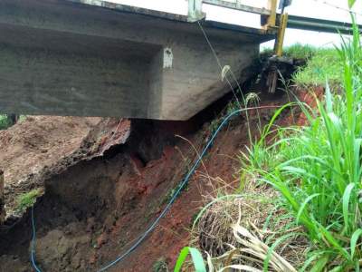 Obras de reparo em ponte influem no trânsito na manhã de terça