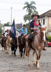 Desfile encerra programação da Semana Farroupilha