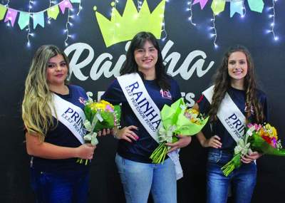 Antonia Cunha da Cruz é coroada Rainha da Escola Professor Penedo