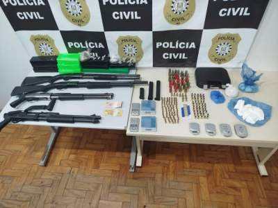 Polícia Civil prende homem e apreende armas, munições e drogas 