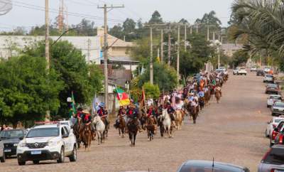 Desfile encerra programação da Semana Farroupilha